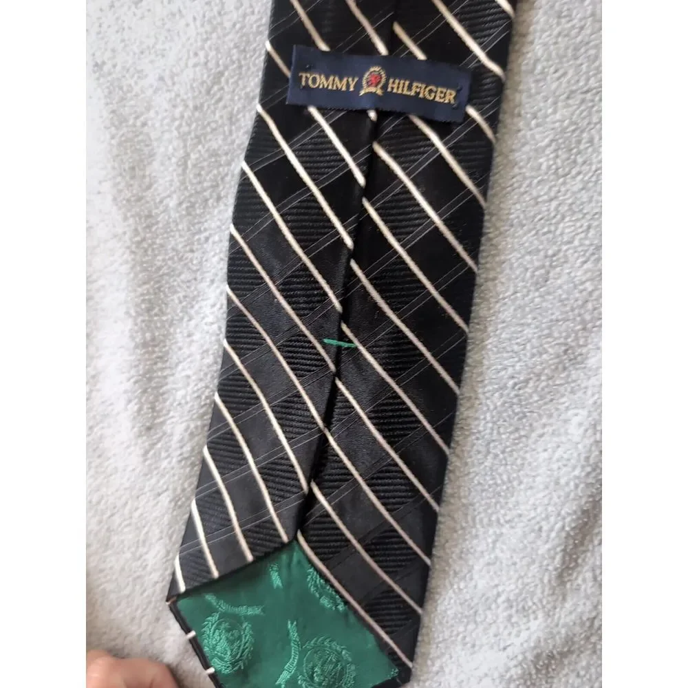Tommy Bahama Silk‎ Tie Made in USA  Black Design